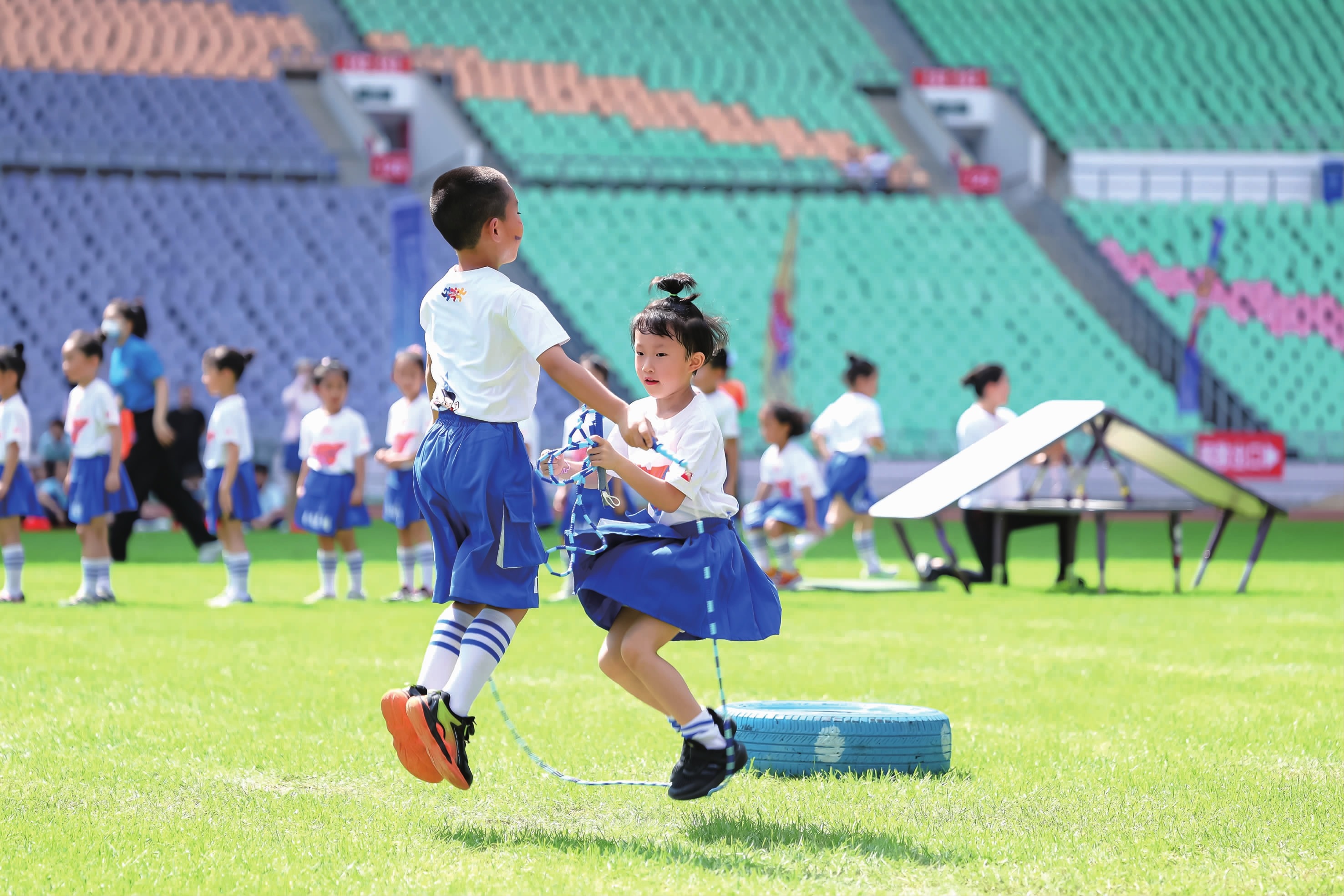 维尔茨加盟利物浦后表现低迷，仅1次进球被判乌龙，未能兑现预期。